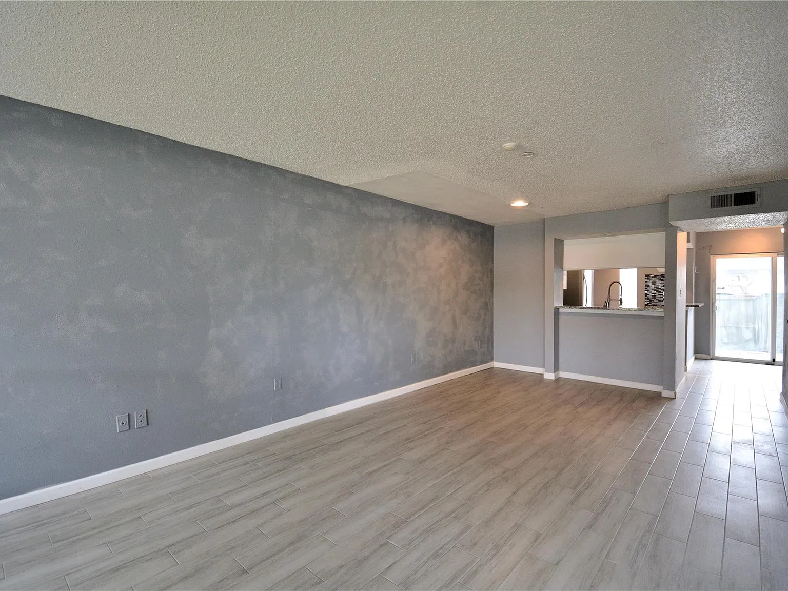 2 bed, 2.5 bath, 1290 sqft, $1,450 — Photo 2