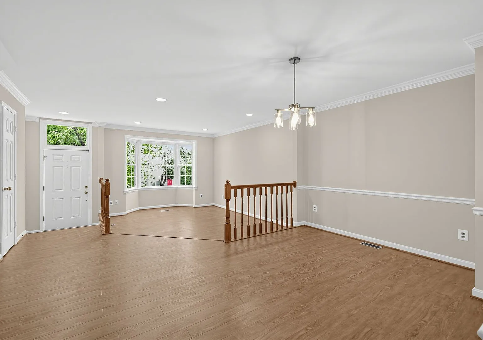 Beautifully Updated Home in the West Springfield High School Pyramid! — Photo 2