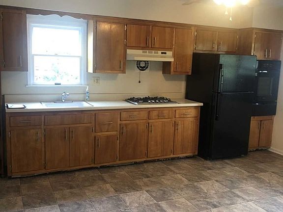 2nd image of 662 Greeley Ave Floor 2