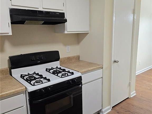 5th image of 1225 Oakplace Dr SW APT D