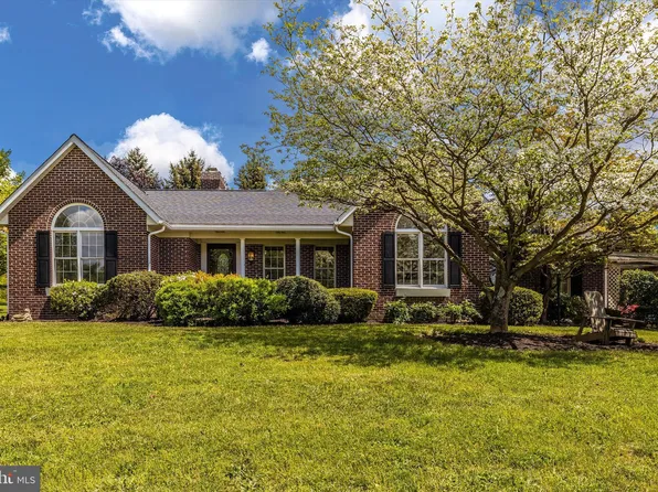 667 Lake Dr, Westminster, MD 21158