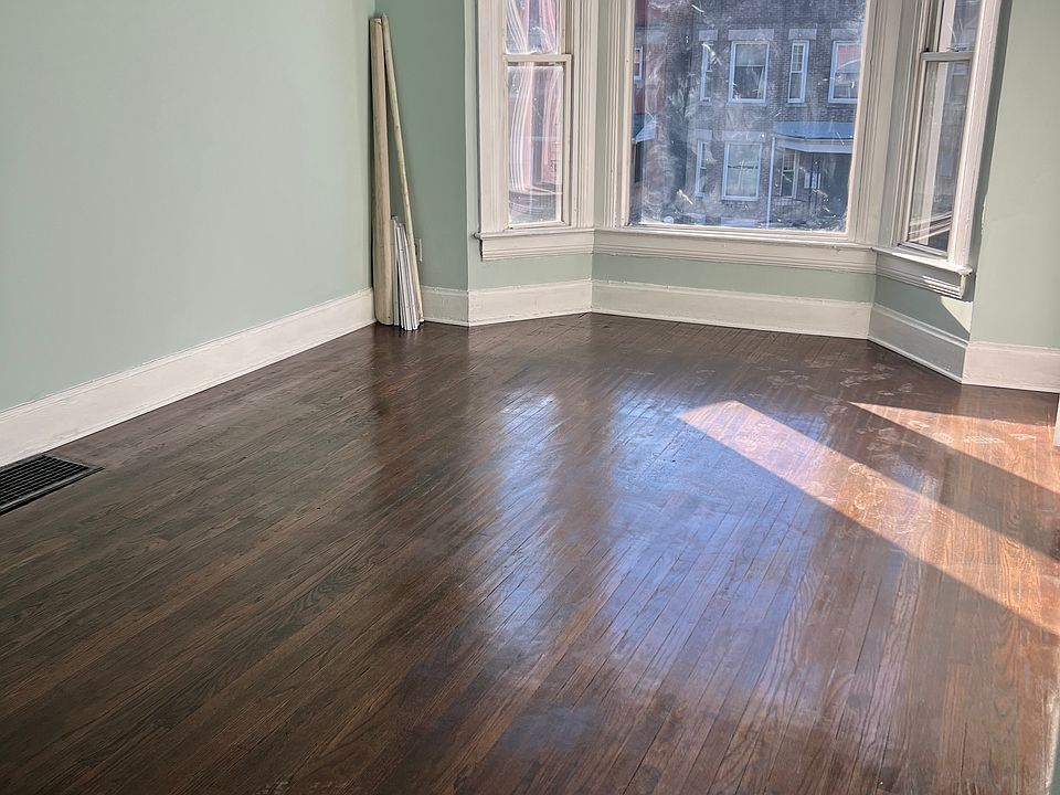 1st image of 7129 S Ingleside Ave Unit 1