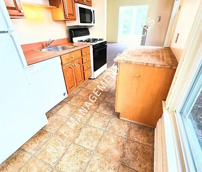613 Ivy St #1 — Photo 1