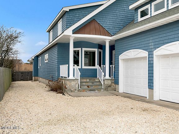 3rd image of 824 Main Avenue