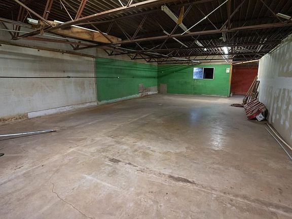 4th image of 415 Saint James St