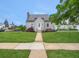 204 Leonard St, Bellmore, NY 11710
