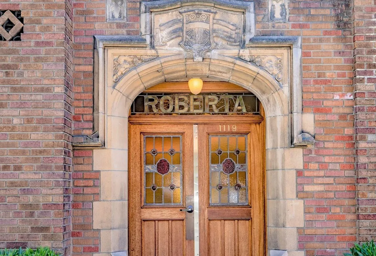 Building Photo - Roberta Carol