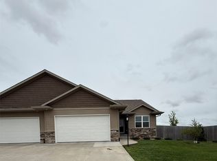 622 Prairie Hill Dr, Atkins, IA 52206