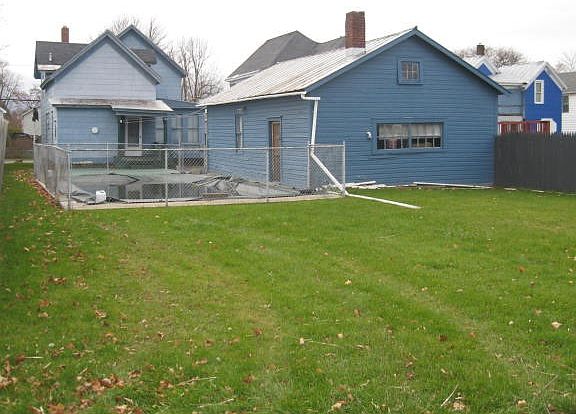 2nd image of 722 Morris St