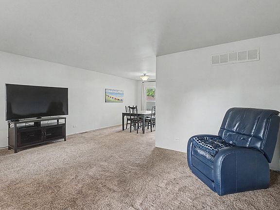 5th image of 37 Yardley Ln