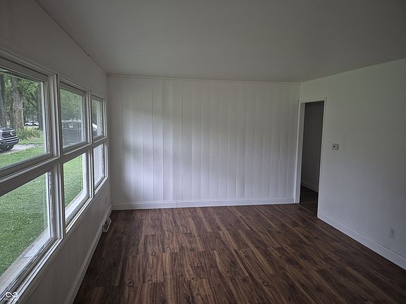 5th image of 2725 Kristen Dr W