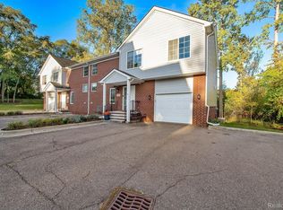 2040 Decker Rd, Walled Lake, MI 48390