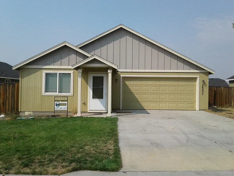 2501 NE 5th St — Photo 1
