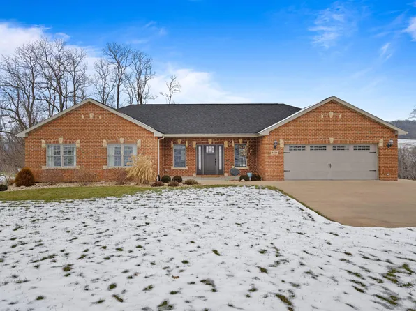 8434 Wildlife Rdg, Dubuque, IA 52003