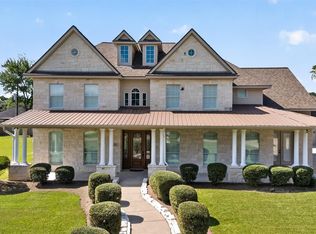 535 Evans St, Winnie, TX 77665