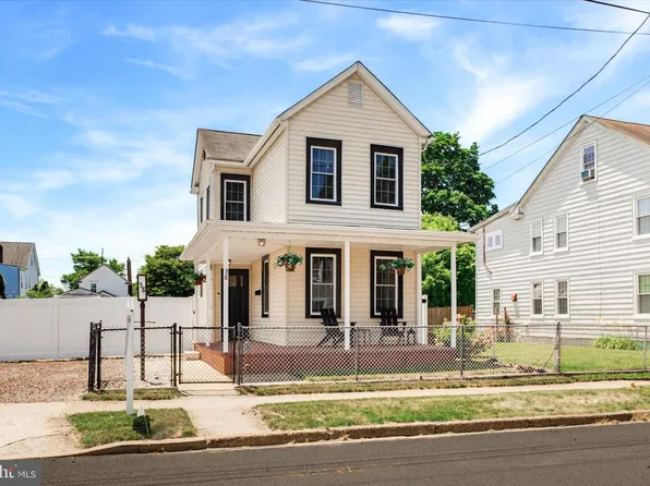 38 E 2nd St, Florence, NJ 08518