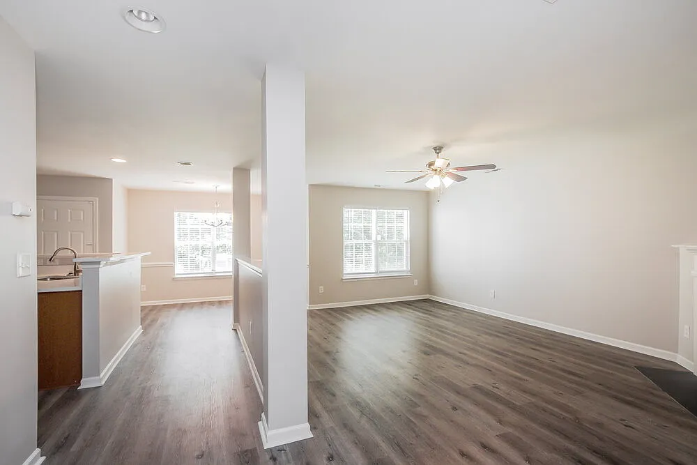 3 bed, 2.5 bath, 2163 sqft, $1,995 — Photo 4