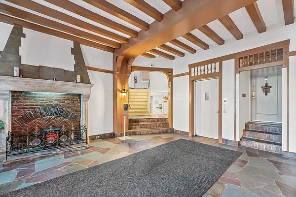 Sold by Remax Edge | media 2