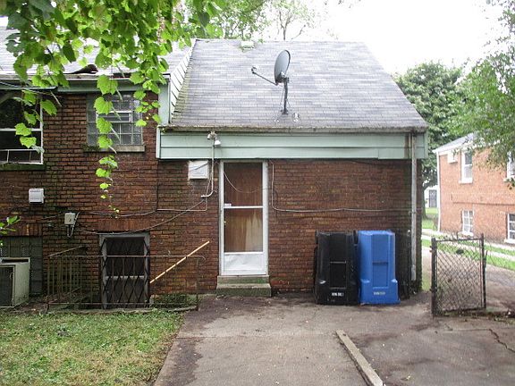 3rd image of 9729 S Brennan Ave