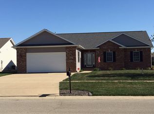 1800 Ptarmigan Dr, Chatham, IL 62629