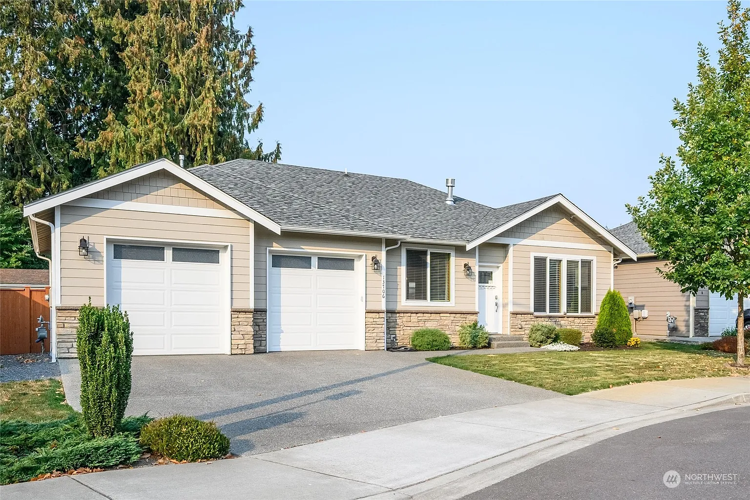 13706 54th Drive NE photo 1