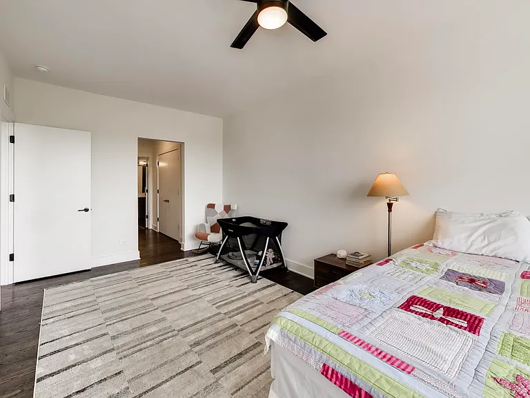 3001 N Southport Ave #403 — Photo 11