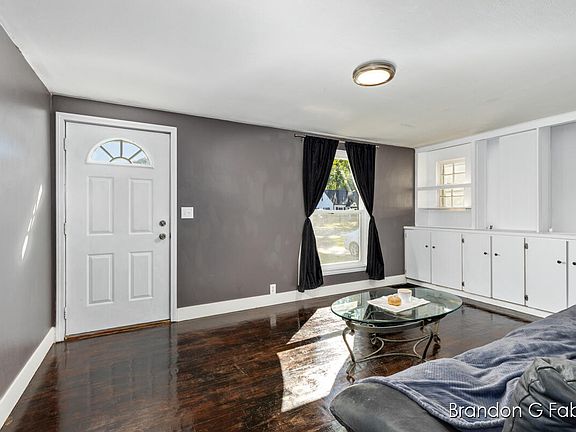2nd image of 3117 Waterford Ave NE