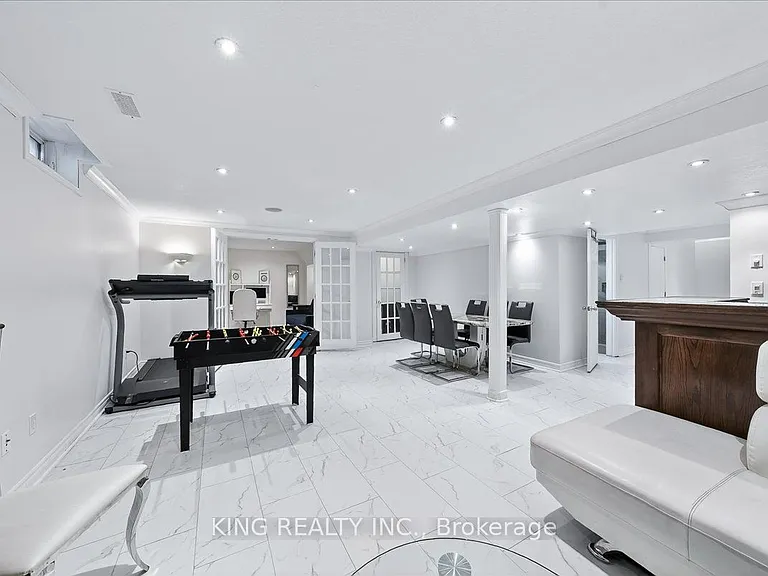 76 Blackburn Dr — Photo 43