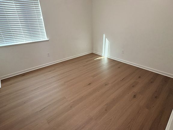 4th image of 101 Valasco St