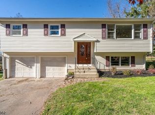 4 Cedar Grove Rd, Annandale, NJ 08801