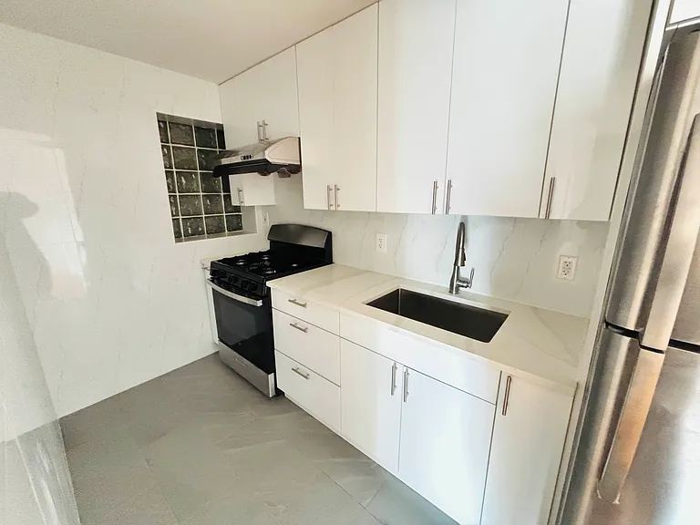 43-18 Robinson St #4B — Photo 8