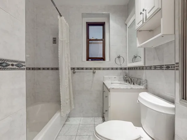 109-14 Ascan Avenue image 12 of 14