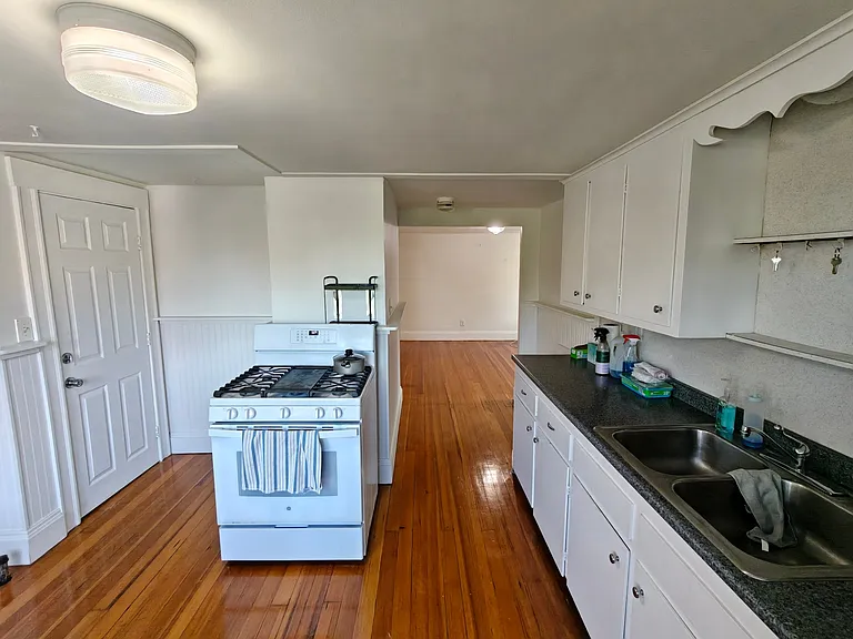 153 Governor St #3 — Photo 4
