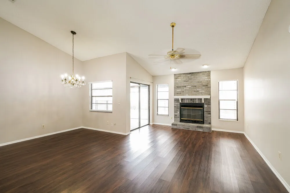 3 bed, 2.0 bath, 1692 sqft, $2,910 — Photo 4