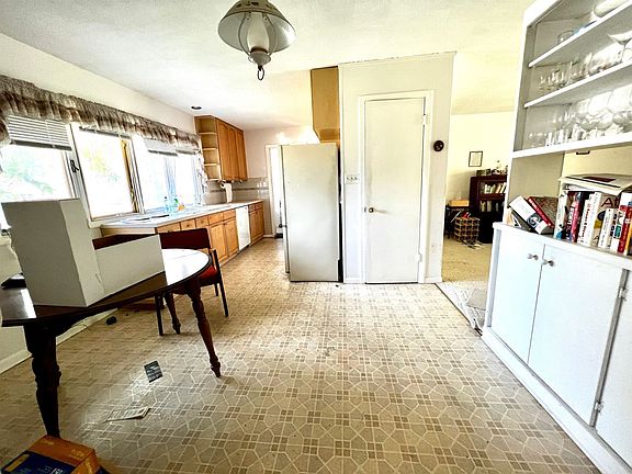 5th image of 4031 Starlite Dr