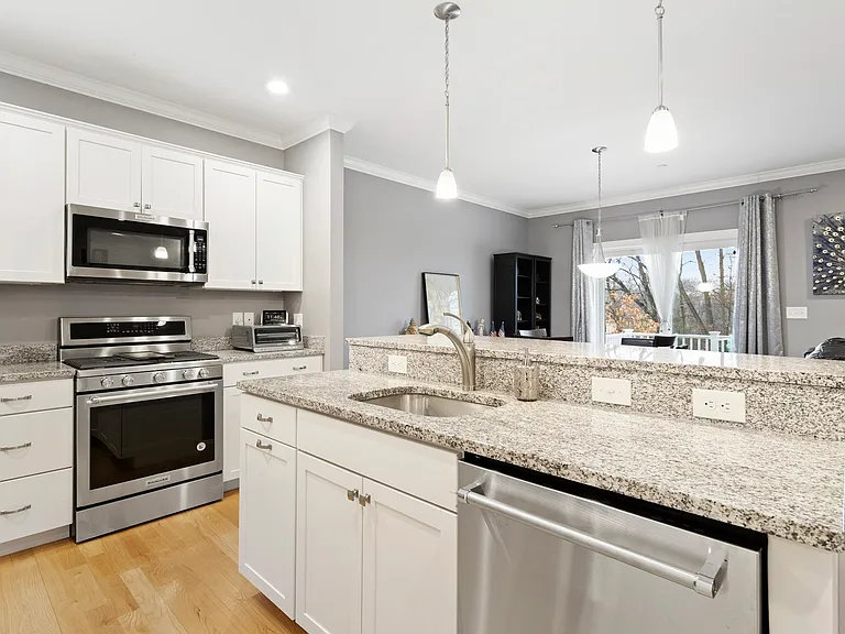 100 Baldwin Ave #7 — Photo 7