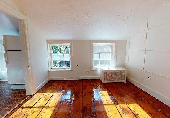 2nd image of 450 W 22nd St #2
