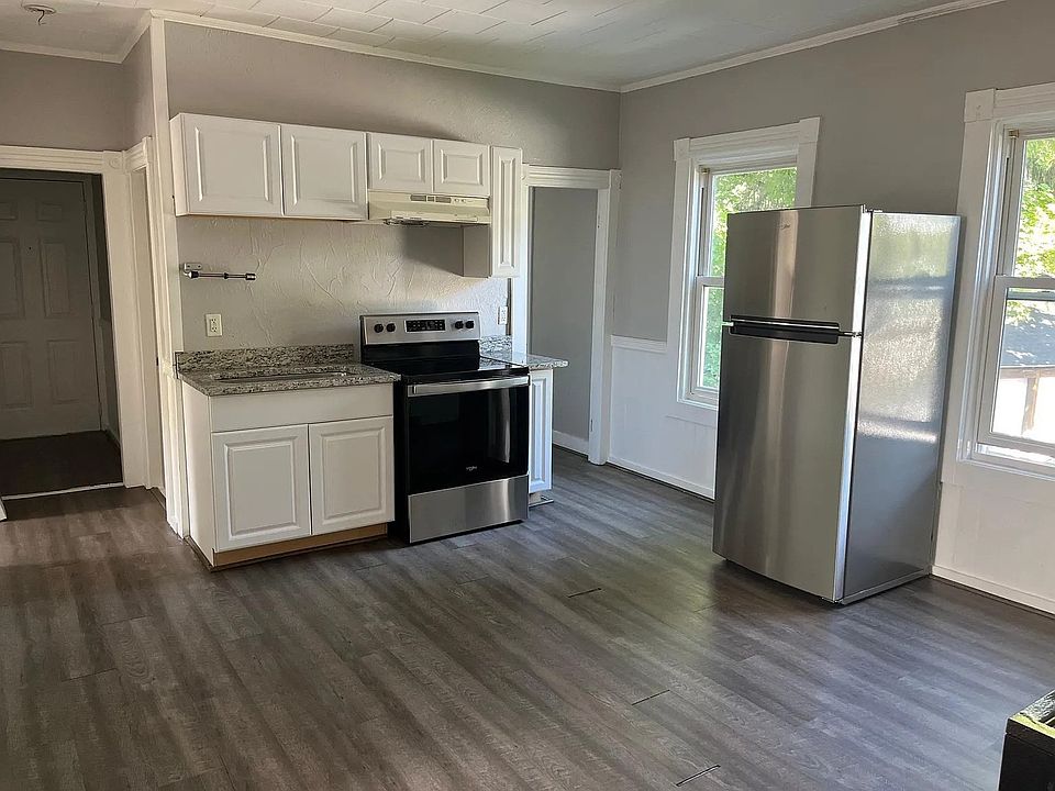 1st image of 34 Esther St #2