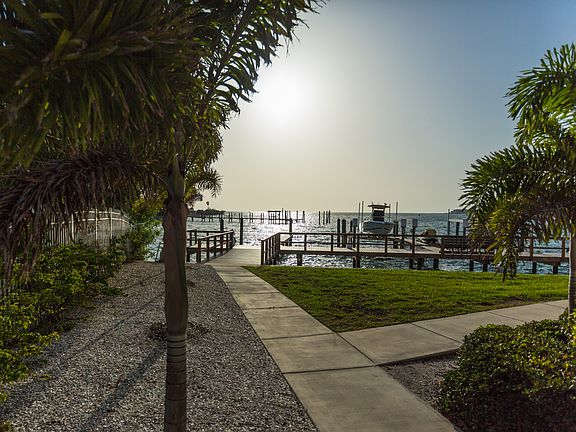 3rd image of 1100 Pinellas Bayway S APT K2