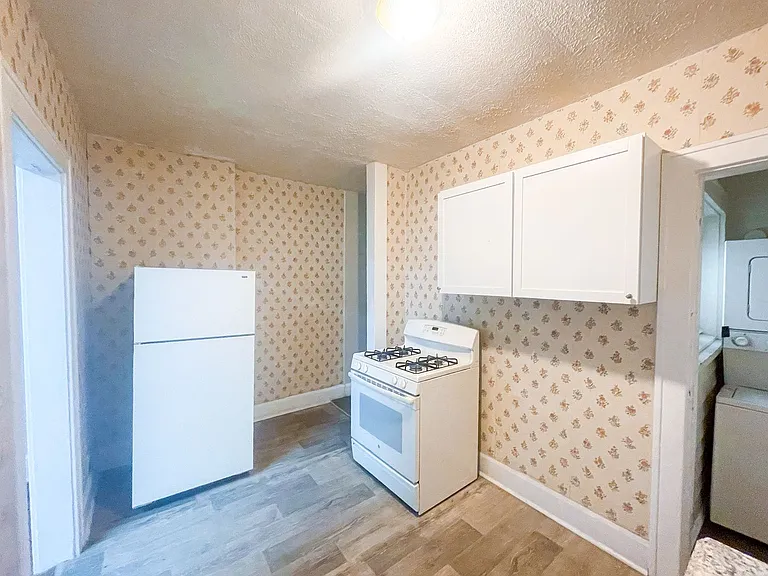 710-712 N Bosart Ave — Photo 15