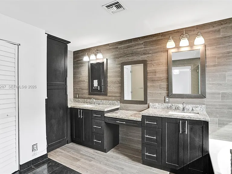 740 Cypress Pointe Dr E — Photo 21