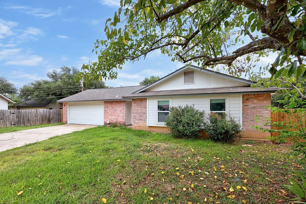 3 bed, 1139 sqft, $1,825 — Photo 2