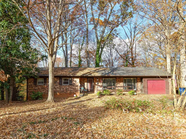 1405 Forest Park Dr, Statesville, NC 28677