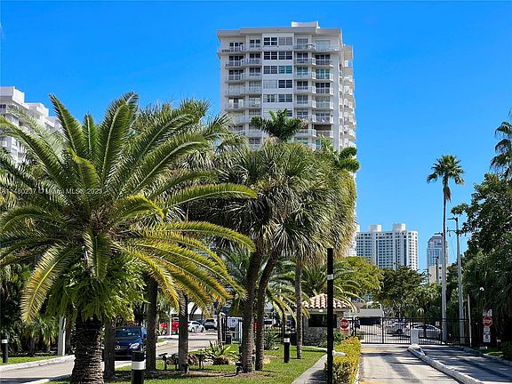4th image of 18041 Biscayne Blvd APT 905