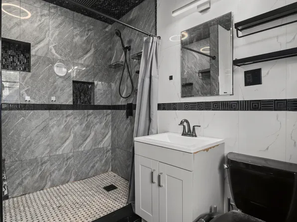 3215 Randall Avenue image 9 of 21