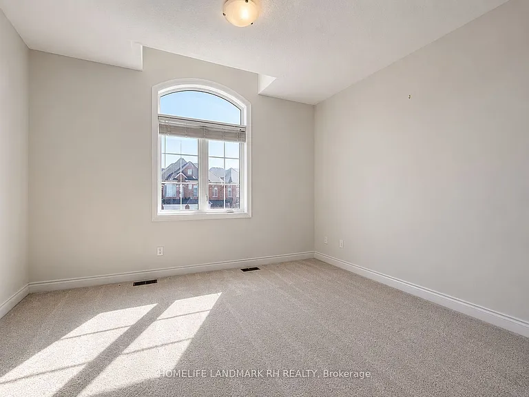 23 Clara May Ave — Photo 22