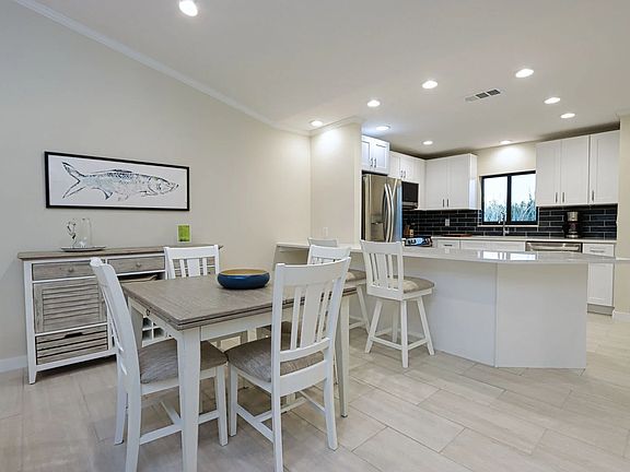 5th image of 1919 Olde Middle Gulf Dr Unit 302