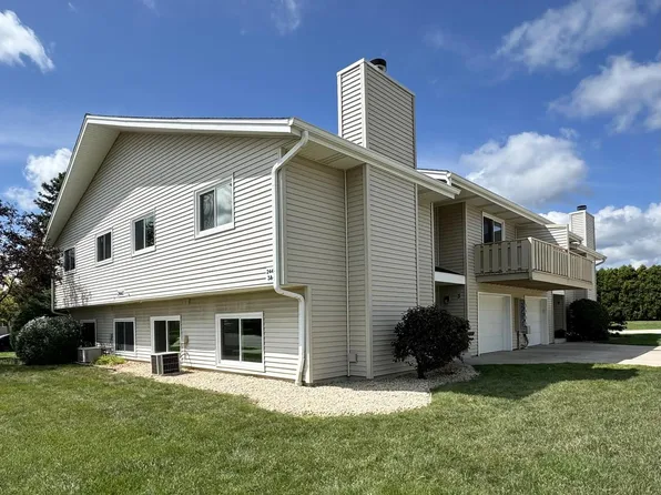 2440 West Crabapple LANE #3, Oak Creek, WI 53154