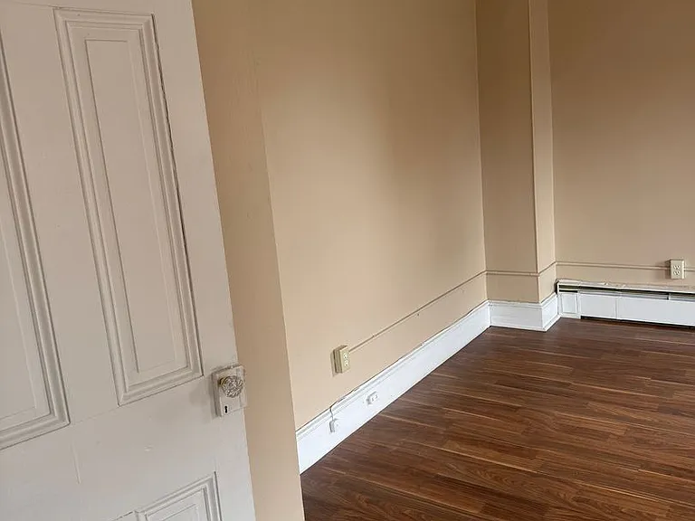 328 W Broad St — Photo 10