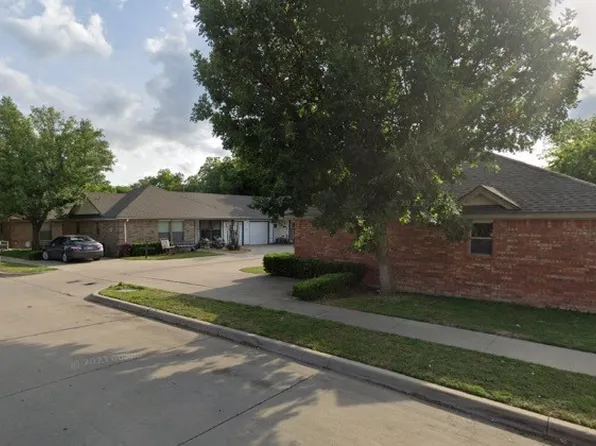 125 Stewart Bend Ct, Azle, TX 76020